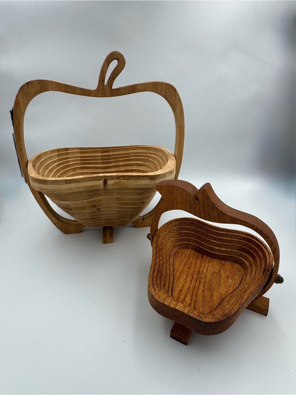 2 Apple Collapsible Wooden Fruit Baskets Folding Trivet Bowl Lot Bonnie & Pop
